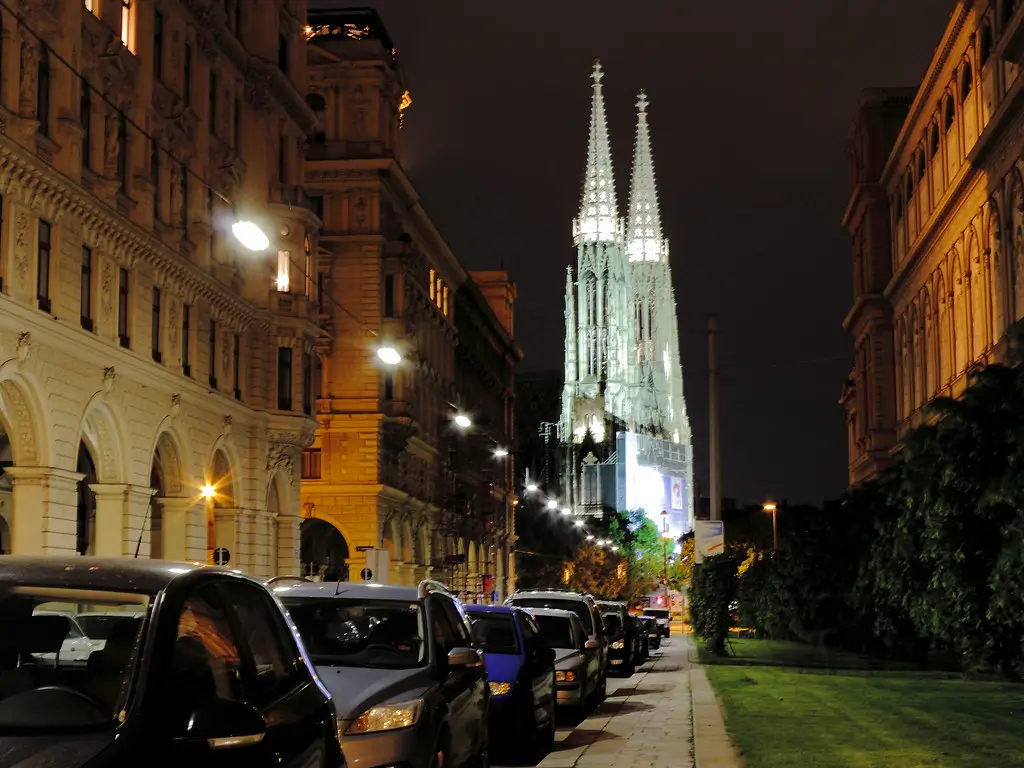 01 - Votivkirche de Viena por la noche - Viaje a Viena